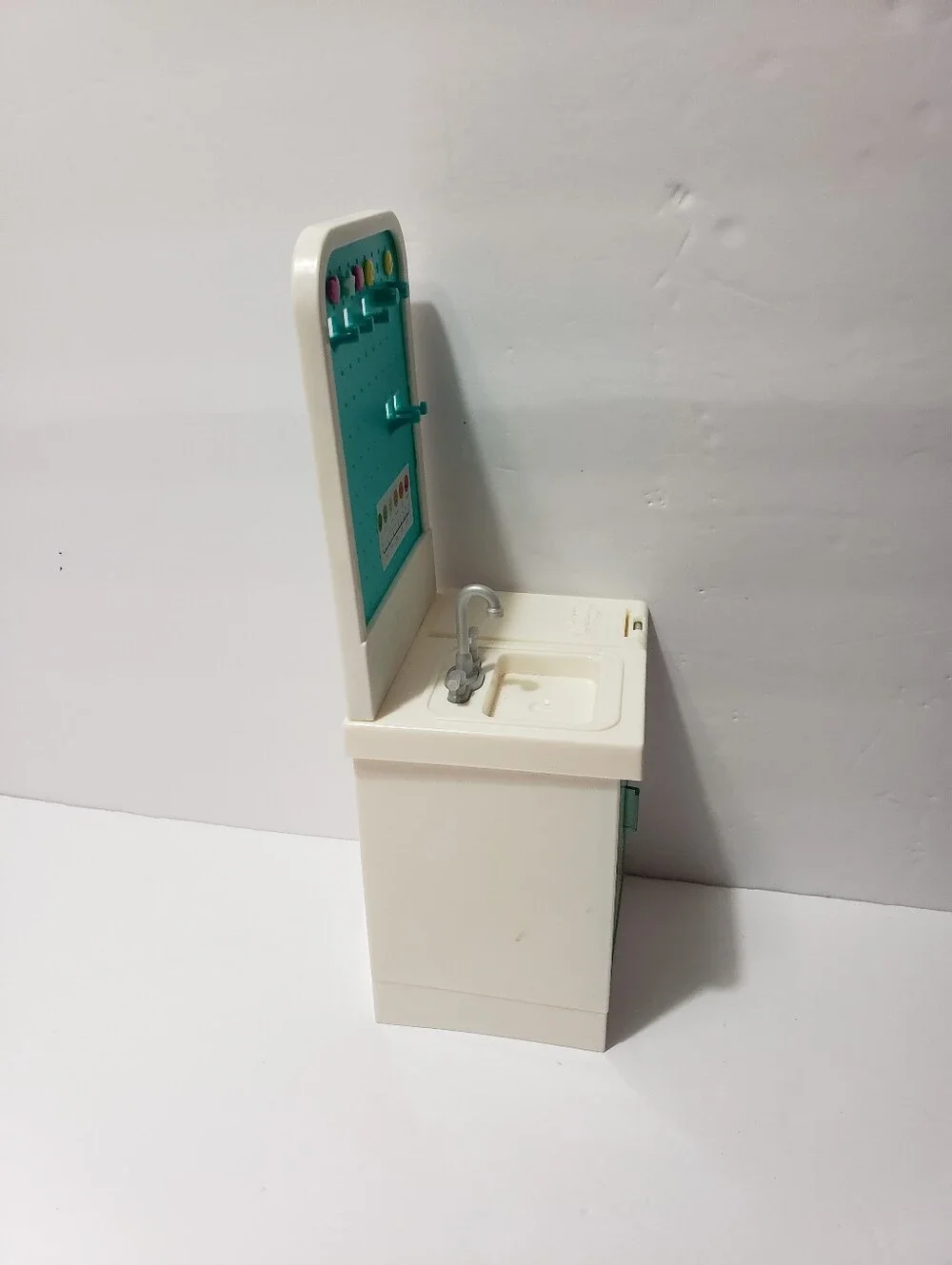 2020 BARBIE Doll Fast Cast Clinic (Sink) Playset (REPLACEMENT)